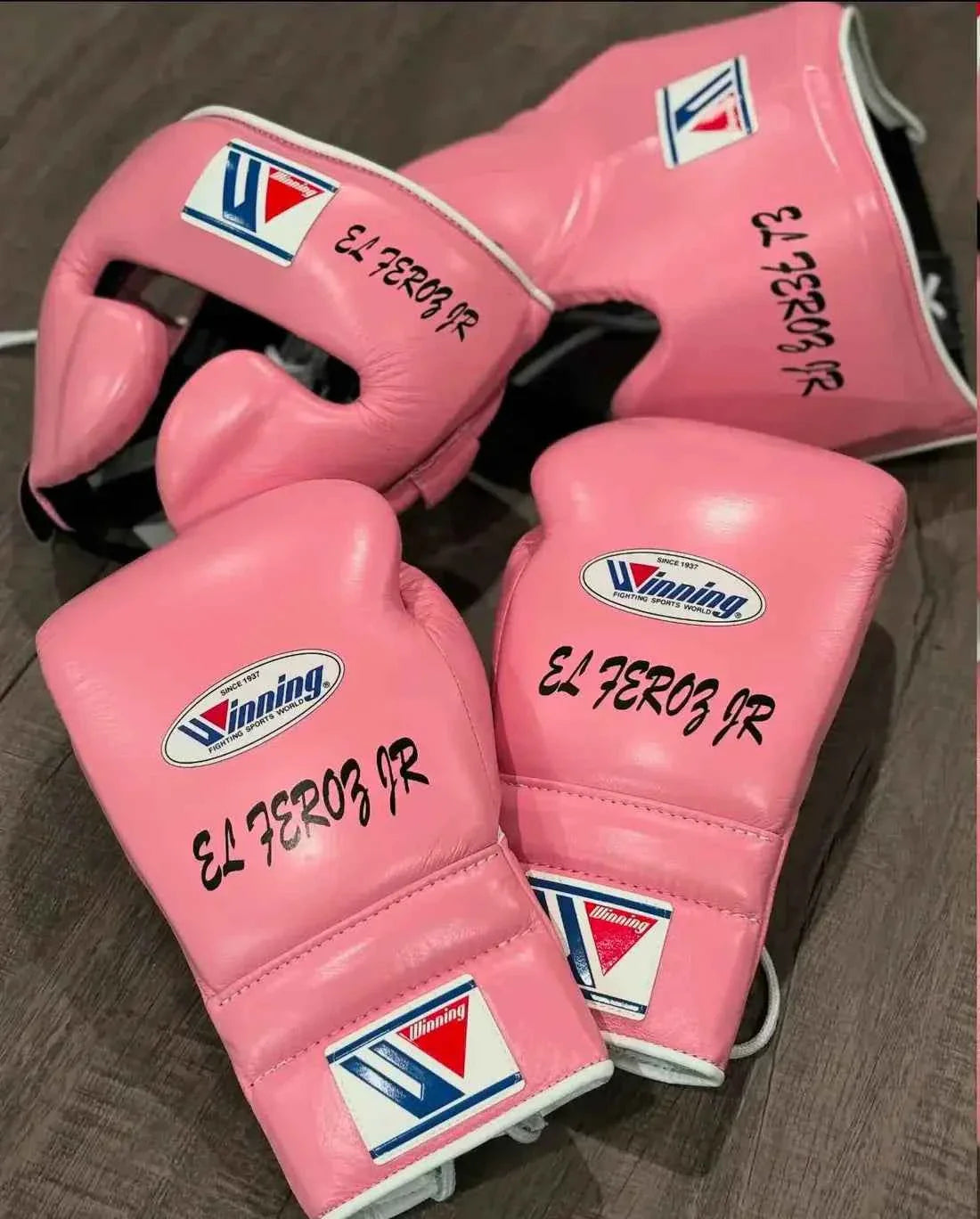 Custom Pink Winning professional sparring set including MS-600 lace-up gloves and FG-2900 headgear handcrafted in Japan.