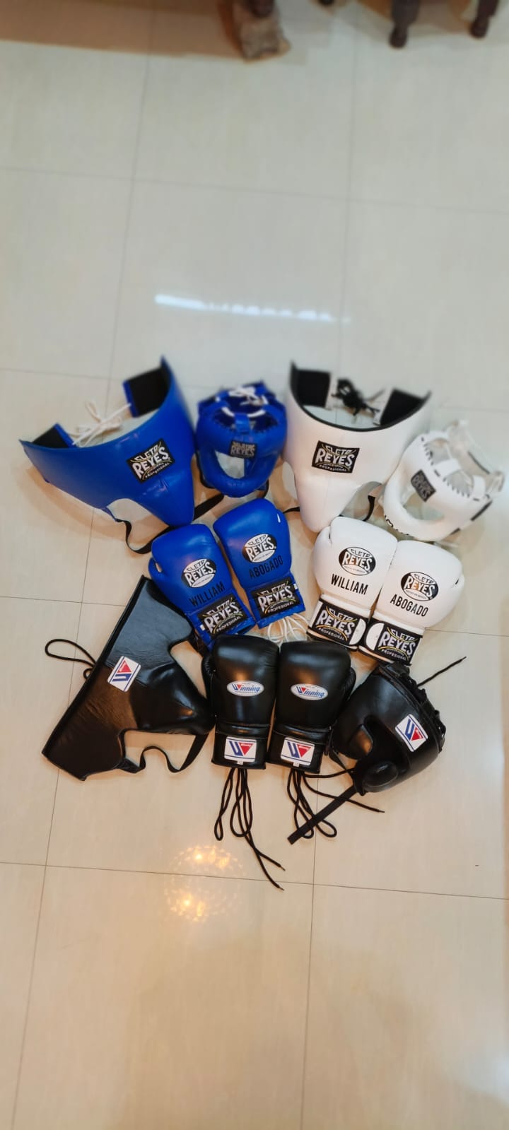Cleto Reyes 3-piece boxing sparring set detail view